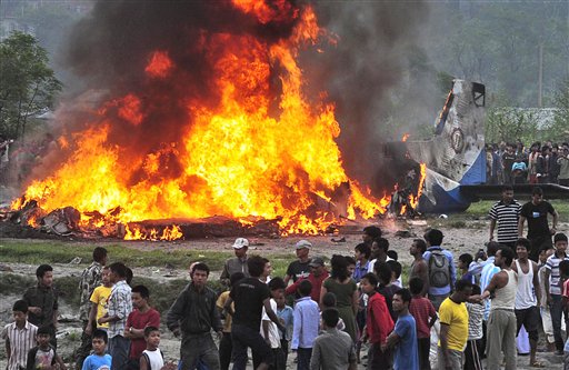 सीता एयरको विमान जल्दै गरेको अवस्थामा। फोटो सौजन्यः एपी